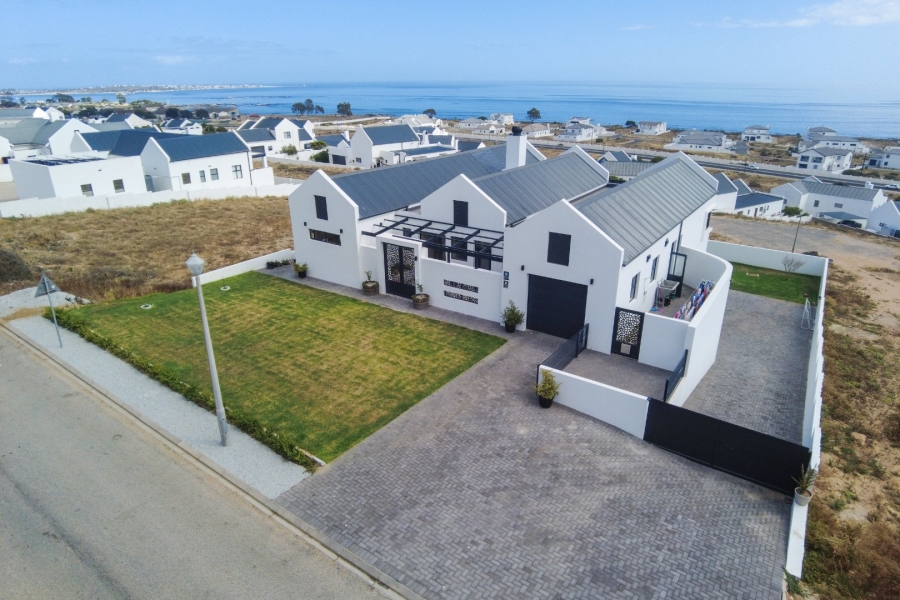 4 Bedroom Property for Sale in Da Gama Bay Western Cape